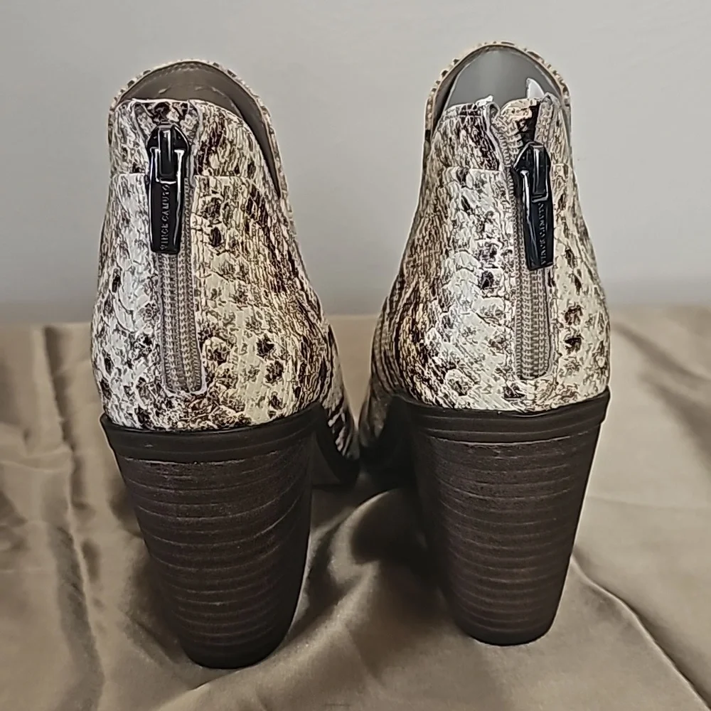 NEW Vince Camuto snake print leather ankle booties high  heel back zipper - Picture 7 of 12